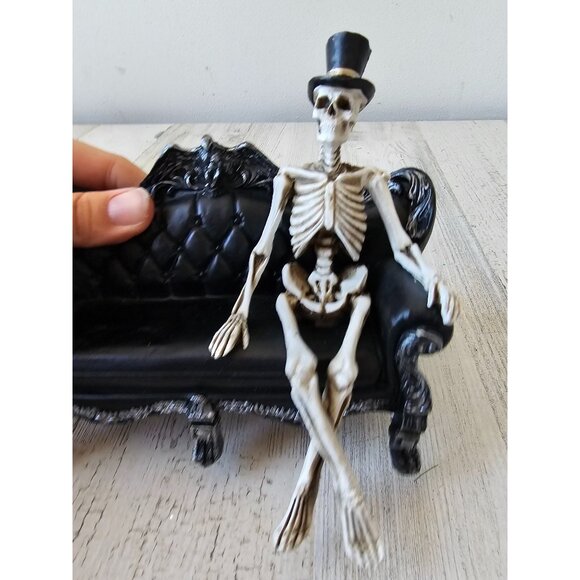 Skeleton couch statue top hat figurine Halloween decor black - Picture 6 of 8